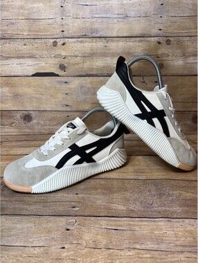 De Florance Women’s Size 7..5 Chunky Retro Runner Sneakers White Black Casual